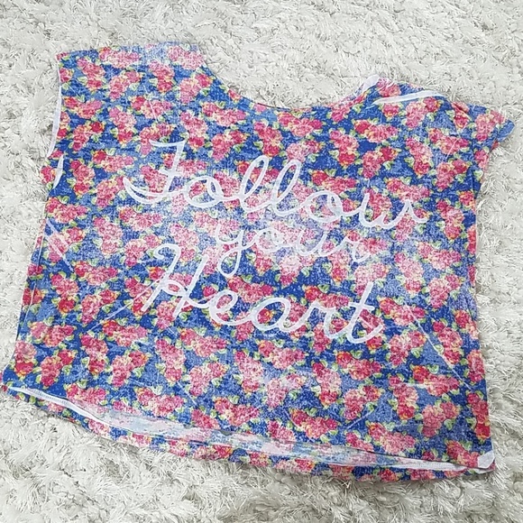 Floral top and 2 tank tops - Picture 2 of 4